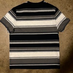 International Concepts Large T-Shirt